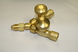 Radnor 411 5/8"-18 Male Inlet To 5/8"-18 Female Outlets Right Hand Threaded Brass Valved Inert Gas "Y" Connector